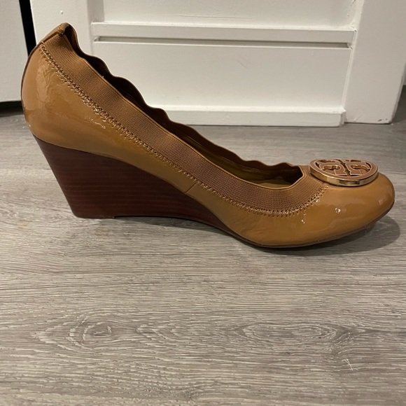 Tory Burch nude wedge heels size 9 - Picture 5 of 6